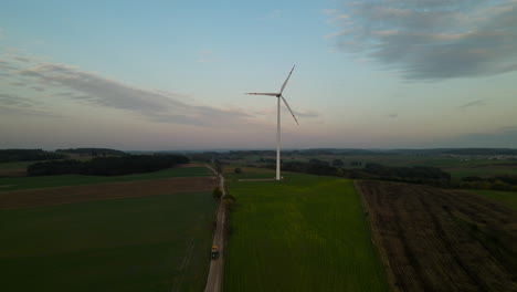 Wind-Turbine-On-The-Field-In-Lubawa,-Warmian-Masurian-Voivodeship,-Poland---ascending-drone-shot