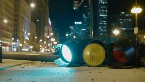 A-downed-light-post-switches-from-red-to-green-on-Michigan-Ave-in-Chicago-at-night