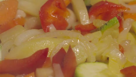 Steaming-Vegetables-of-Spanish-Pisto-Dish,-Extreme-Closeup-Pan-Right
