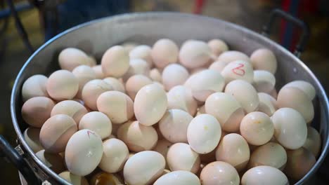 Gekochte-Eier,-Straßenessen-In-Thailand