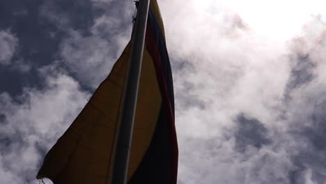 Bandera-Ondeando-En-El-Viento-En-Bogota-Colombia