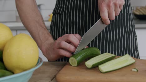 Chef-cutting-cucumber-on-a-board
shot-at-100fps-2
