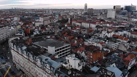 Aerial-side-and-upward-flight-over-Brussels-city,-Belgium