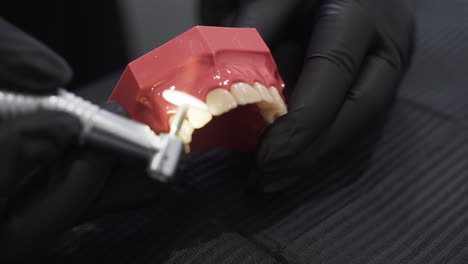 Disc-drill-Dental-Polishing-Demonstration-on-denture---Close-up