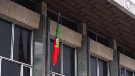 portuguese-flag-haged-on-top-of-a-building,-4kw