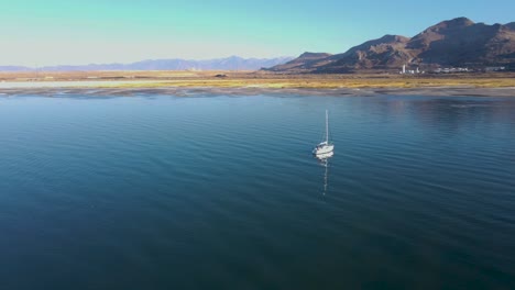 Sailboat-in-calm-waters-of-Great-Salt-Lake,-Utah