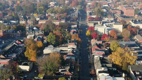 Descending-aerial-establishing-shot-of-urban-city-scene-in-United-States-of-America,-USA