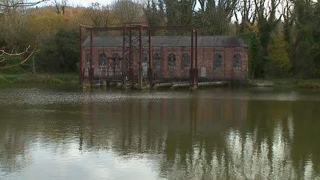 The-old-pump-house-at-Holwell-reservoir-near-Melton-Mowbray-in-the-English-county-of-Leicestershire