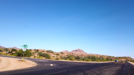 Pov-Conduciendo-Por-El-Desierto-En-Una-Carretera-Solitaria-Pasando-Un-Carril-Marcado-Apague