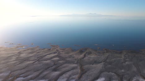 Aerial-view-of-shore-and-Great-Salt-Lake-in-Utah,-USA