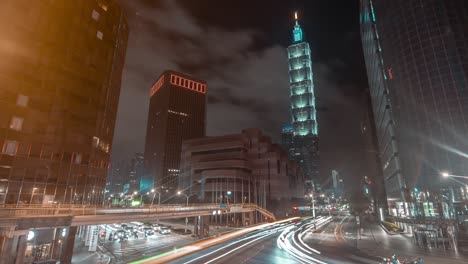 Nachtzeitraffer-Der-Innenstadt-Von-Taipei-Und-Des-101-Turms-Mit-Viel-Verkehr