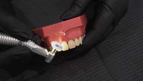 Denture-polishing-composite-demonstration---High-angle-close-up