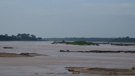 Mekong-River,-Thailand-and-Laos-Border
