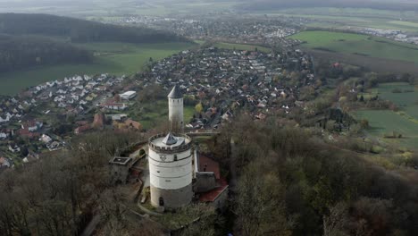 El-Castillo-De-Cuento-De-Hadas-Burg-Plesse-En-Bovenden-Cerca-De-Göttingen-Goettingen-Al-Amanecer,-Baja-Sajonia,-Alemania