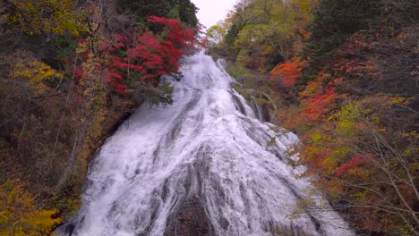 Beautiful-view-of-Yudaki-Falls-in-Nikko,-Japan-during-peak-autumn-colors