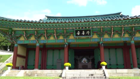 Amazing-colorful-and-detailed-Korean-architecture-at-memorial-site-in-Geumsan
