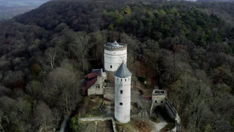 El-Castillo-De-Cuento-De-Hadas-Burg-Plesse-En-Bovenden-Cerca-De-Göttingen-Goettingen-Al-Amanecer,-Baja-Sajonia,-Alemania