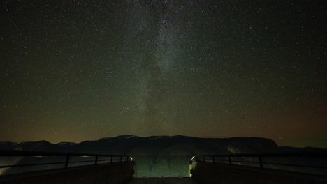 Aussichtspunkt-Stegastein-In-Norwegen-Bei-Nacht