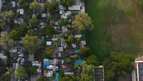 Luftüberführung-Nagar-Slum-In-Chennai,-Indien