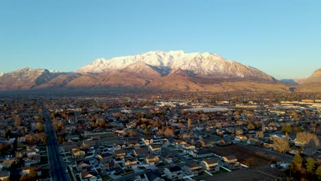 Utah-Valley-Mit-Schneebedeckten-Mount-Timpanogos-Im-Hintergrund