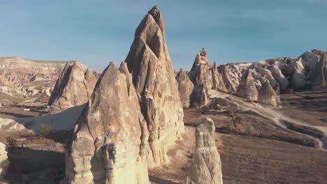 Chimeneas-De-Hadas-Formación-Rocosa-En-Capadocia