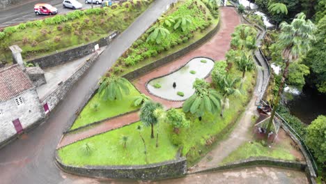 Schlängelnde-Landschaft-Rustikale-Straße,-Insel-Sao-Miguel,-Azoren