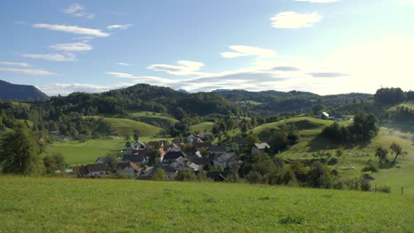 wide-left-pan-of-picturesque-village-Ponikve-in-Slovenia,-rolling-hills-morning