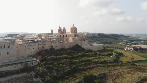 Vista-Aérea-Del-Horizonte-De-Mdina,-Una-Ciudad-Fortificada-En-Malta