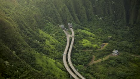 Breathtaking-Scenic-Tunnel-Interstate-H-3-Highway-on-Oahu,-Hawaii