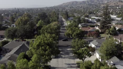Burbank-California-ordinary-residential-suburban-houses-aerial-view-moving-along-neighbourhood-roads---gardens