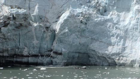 Kleine-Eisstücke,-Die-Vom-Margerie-Gletscher-Fallen