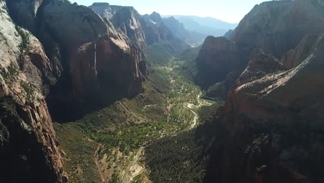 Aerial-Shot-Of-Valley-And-Mountains-At-Angels-Landing-In-Zion-National-Park,-USA