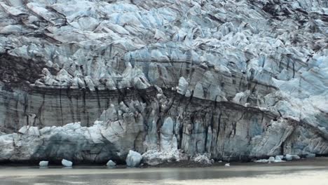 Hielo-Azul-Del-Glaciar-En-El-Parque-Nacional-Y-Reserva-De-La-Bahía-De-Los-Glaciares,-Alaska