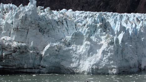 Primer-Plano-Del-Glaciar-Margerie-En-El-Parque-Nacional-Y-Reserva-De-La-Bahía-De-Los-Glaciares,-Alaska