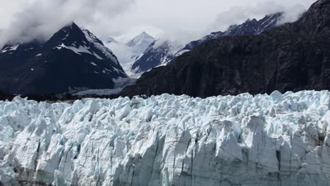 Zoom-out-of-Mt-Fairweather-on-Margerie-Glacier,-Alaska's-beautiful-landscape