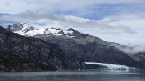Snow-capped-mountain-and-Margerie-Glacier-view-from-Tarr-inlet-in-a-sunny-day