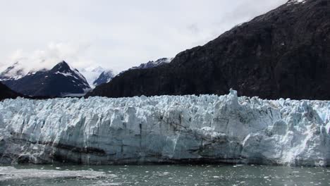 Global-warming-and-climate-change,-in-Glacier-Bay-National-Park-Alaska