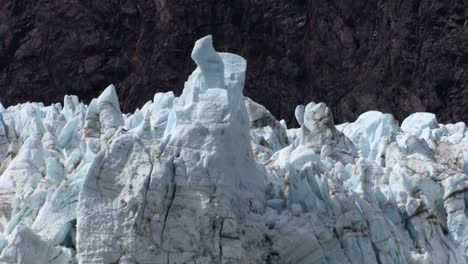 Asombrosos-Picos-Irregulares-De-Hielo-En-La-Parte-Superior-Del-Glaciar-Margerie-Forman-Una-Forma-única