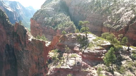 Aerial-Shot-Of-Rugged-Mountain-Range-In-Zion-National-Park,-Beautiful-Travel-Destination