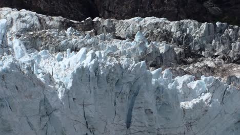 Gezackte-Eisspitzen-Auf-Dem-Margerie-Gletscher-Bilden-Eine-Einzigartige-Form