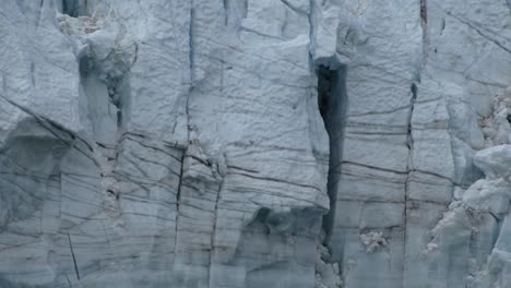 Extreme-Nahaufnahme-Der-Eiswand-Des-Margerie-gletschers-In-Alaska
