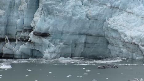 Ice-falling-in-the-bay-waters-from-Margerie-Glacier,-Alaska