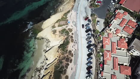 Aerial-Shot-Of-Parked-Cars-On-The-Coastline-Of-La-Jolla-Cove-In-San-Diego,-California