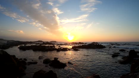 Wunderschöner-Sonnenuntergangshimmel-über-Asilomar-State-Beach-Und-Naturschutzgebiet