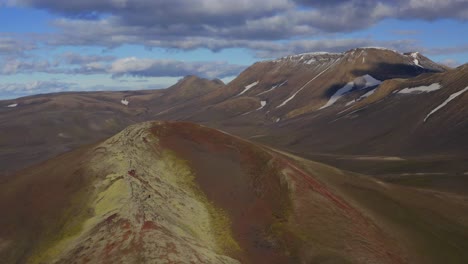 Hermosas-Montañas-Marrones-De-Invierno-De-Hekla,-Islandia--antena