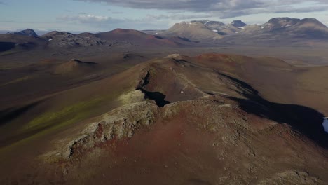 Beautiful-quiet-mountain-ranges-of-Hekla,-Iceland--aerial