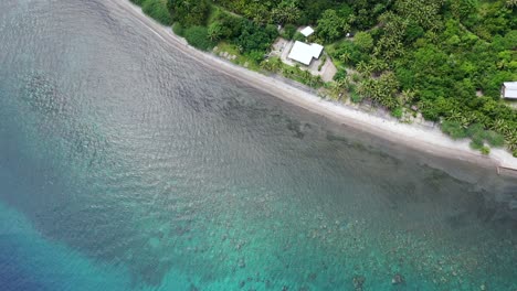Luftaufnahme-über-Einer-Meeresküste-Auf-Den-Philippinen-Mit-Einem-Wunderschönen-Korallenriff-Im-Türkisfarbenen-Wasser-Reisekonzept
