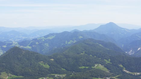 Blick-Von-Einem-Hohen-Gebirge-In-Crna-Na-Koroskem,-Slowenien