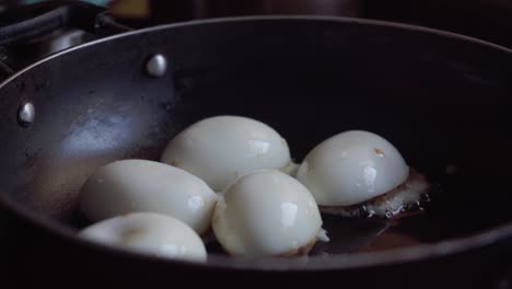 Braten-Von-Gekochtem-Ei-Deviled-Egg,-Auch-Bekannt-Als-Gefüllte-Eier,-Russische-Eier-Oder-Zubereitete-Eier