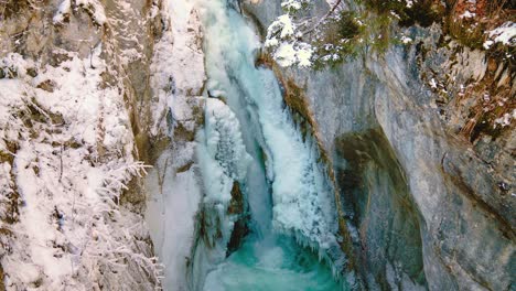 4K-UHD-Cinemagraph,-seamless-video-loop-of-the-famous-Tatzlwurm-waterfall-and-river-canyon-in-the-Bavarian,-German-alps-in-winter